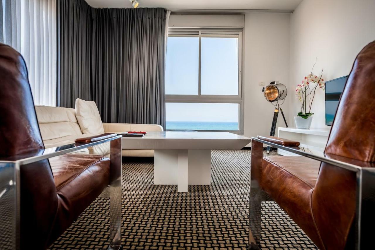 Luxury And Hotel *